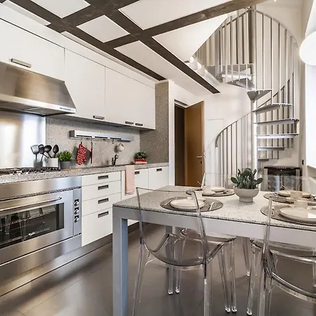 Duomo 3 Floors Penthouse Semesterbostad Como